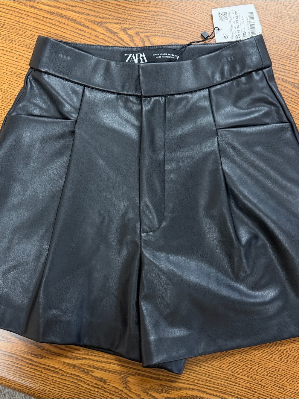 ZARA Black High-Waist Faux Leather Pleated Shorts
